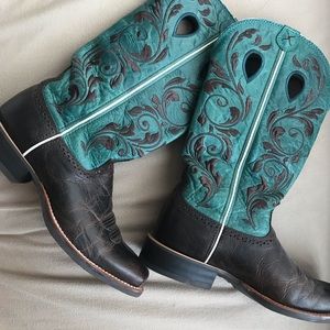 Women’s Twisted Boots 👢